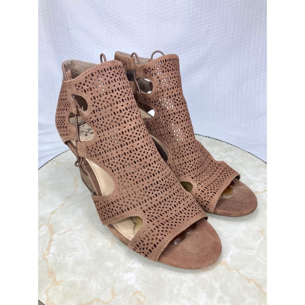 Vince Camuto Corbina Laser Cut Block Heel Sandals Womens 9.5 Brown Leather Chic